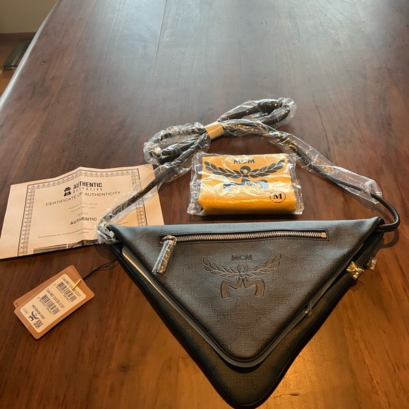 MCM Blue Crossbody Bag NEW WITH TAGS! - Picture 3 of 8